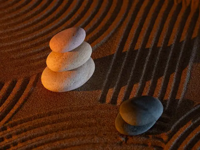 경기 고양시 발 관리 매장 이미지 — 수건 위에 놓인 스파 스톤