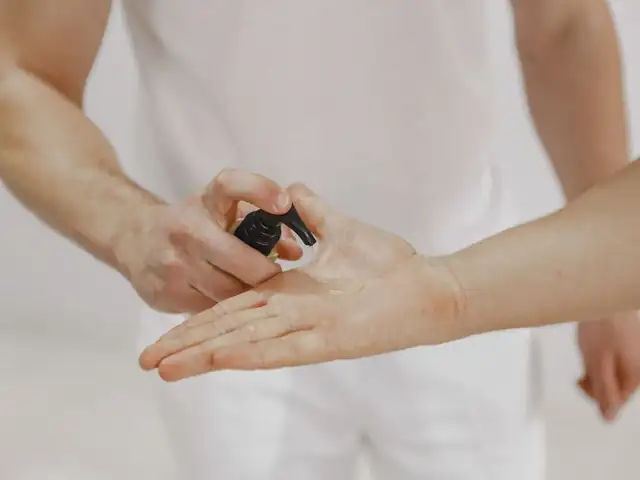 경기 용인시 스웨디시 매장 이미지 — 마사지 오일 병