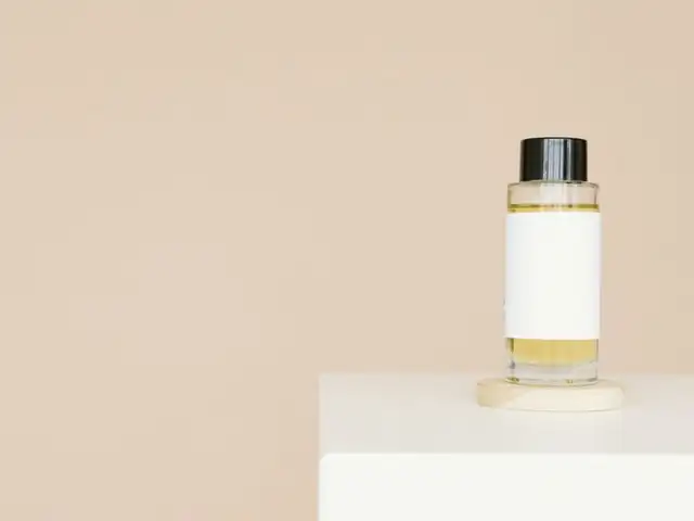 경기 안산시 스웨디시 매장 이미지 — 마사지 오일 병
